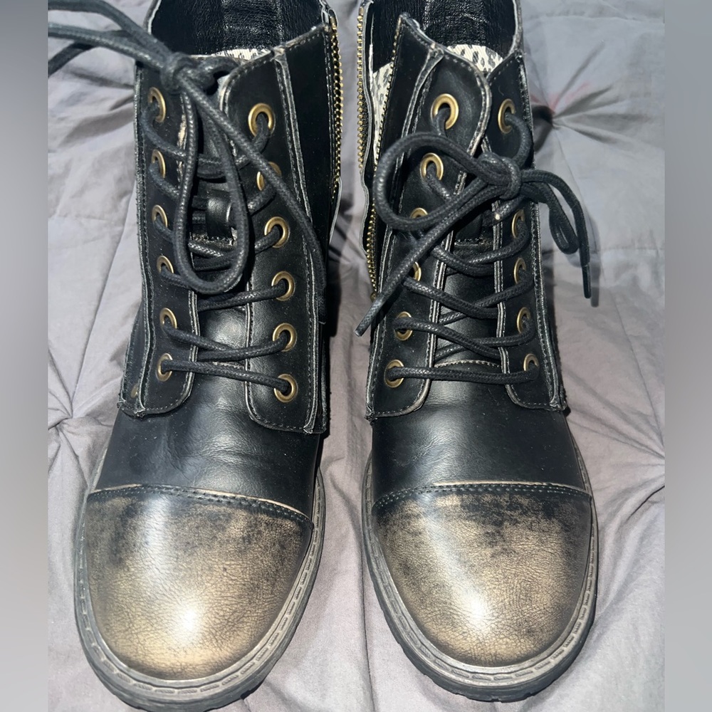 Billabong Willow Way distressed boots